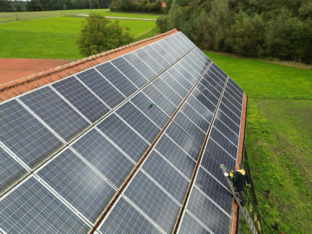 Reinigung von Solarmodulen von SonnenVista Solartechnik in Bielefeld